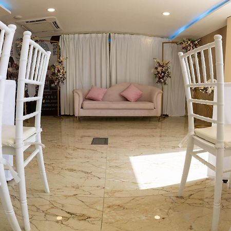 Diamond Star Hotel فندق النجمة الماسية Seeb Exteriér fotografie