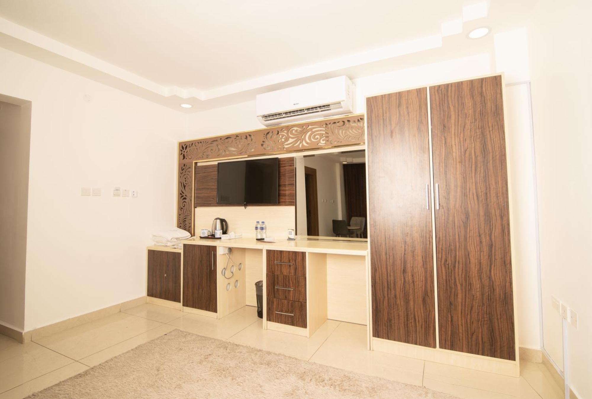 Diamond Star Hotel فندق النجمة الماسية Seeb Exteriér fotografie