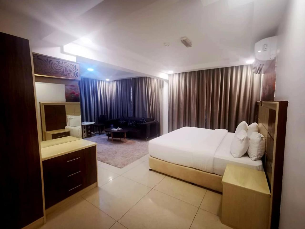 Diamond Star Hotel فندق النجمة الماسية Seeb Exteriér fotografie