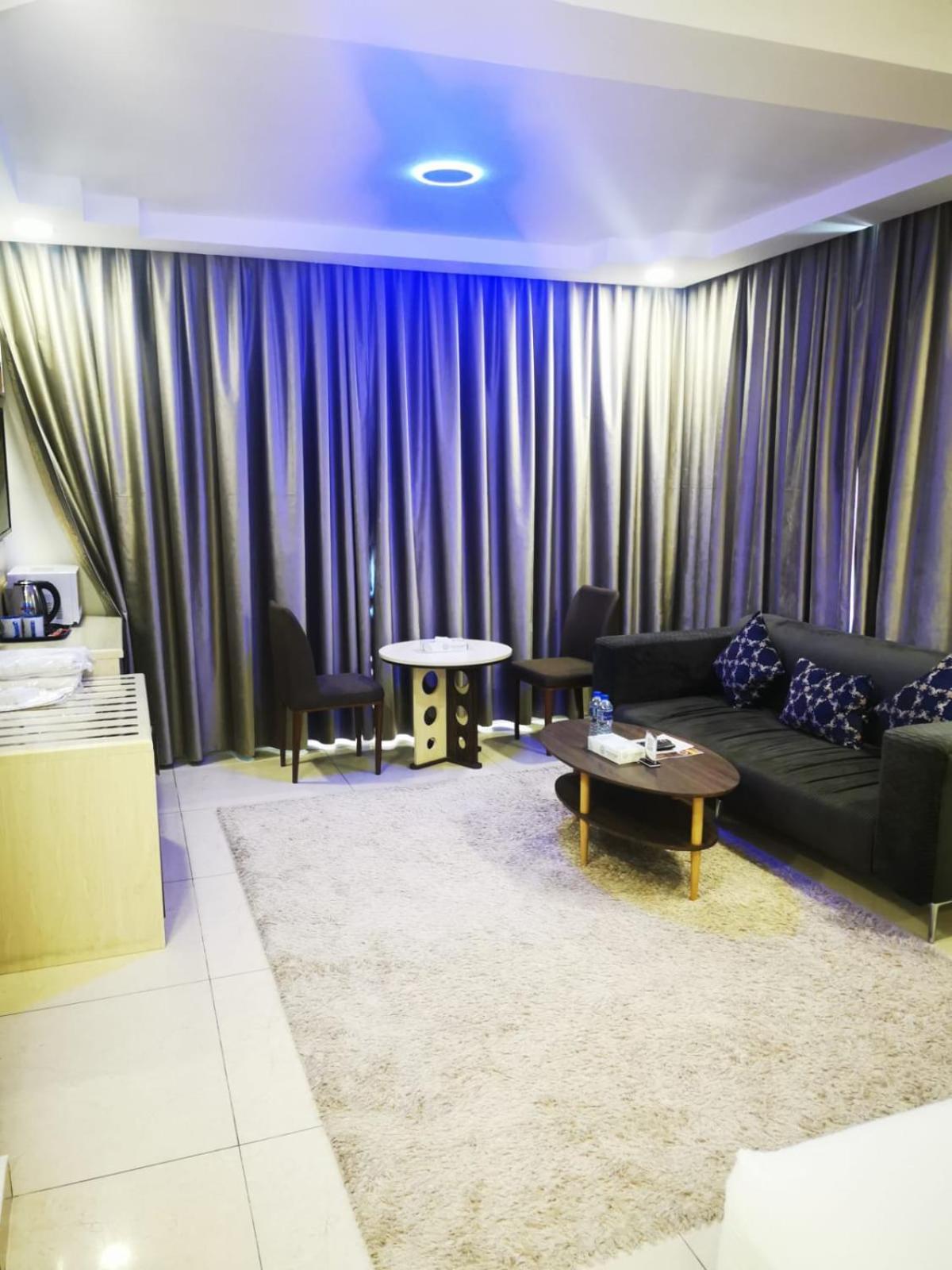 Diamond Star Hotel فندق النجمة الماسية Seeb Exteriér fotografie